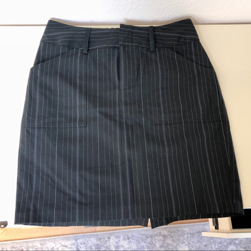 Guess pinstripe skirt / size 26